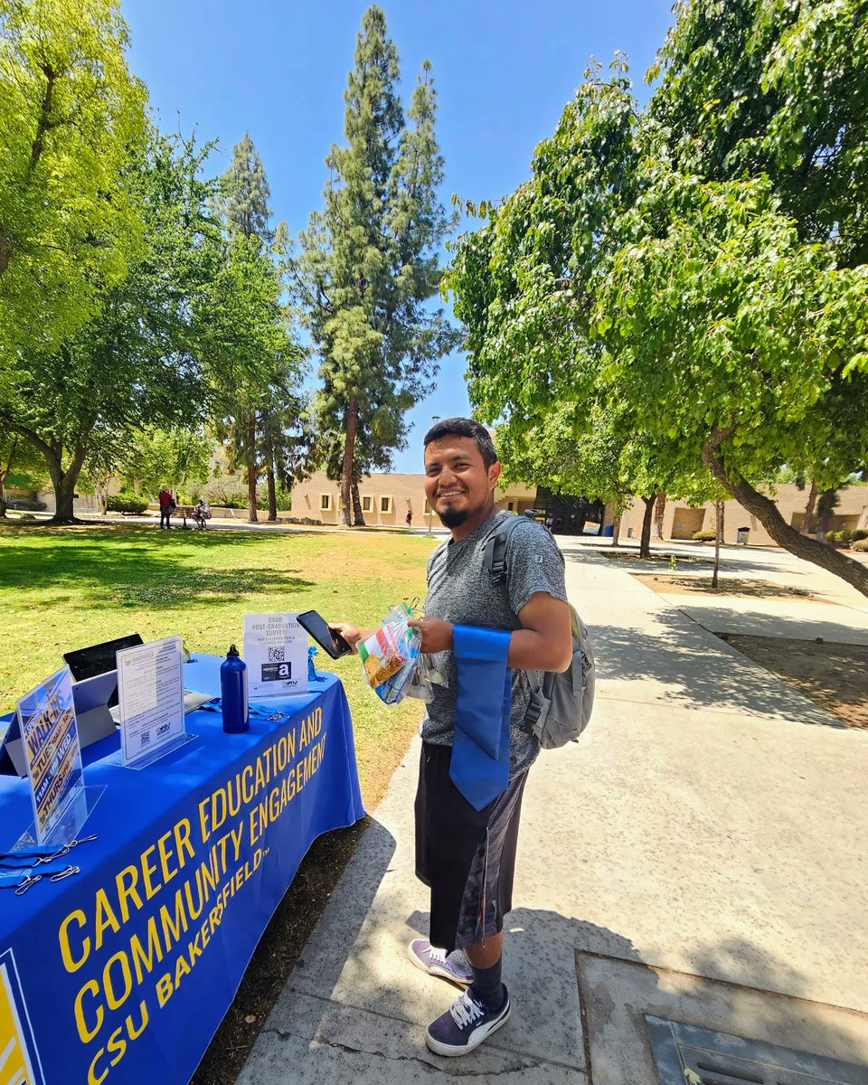 csubcece's tweet photo. Hi #csub graduates! Interested in a $250 Amazon gift card?
Complete our Post-Graduation Survey through Handshake and automatically be entered to win!
https://t.co/e0VzDohbbc or scan the QR Code
#csub #runners #csubcece #graduationsurvey #csubhandshake https://t.co/GUSLngJI0H