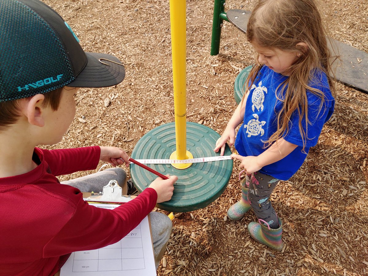 vwang001's tweet photo. Today during Kinder buddies we explored measuring outside. @MrsBeg24 and @mrs_scottocsb made a scavenger hunt and we had to use our measuring tapes to find items that matched that length! @StPhilipOCSB @OttCatholicSB #ocsb #ocsbkinder #ocsbMath https://t.co/302un9S60V