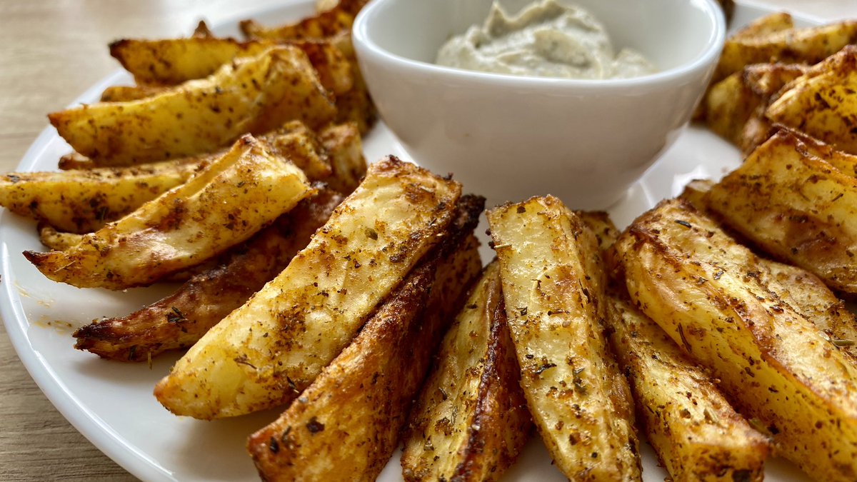 FoodNotes_X's tweet photo. https://t.co/Dq4m1e21hk

🥔 It will be difficult to stop. Very tasty peasant-style potatoes!
#potatoes #easy #cook #food #Cooking #delicious https://t.co/hp5wZLqlKC