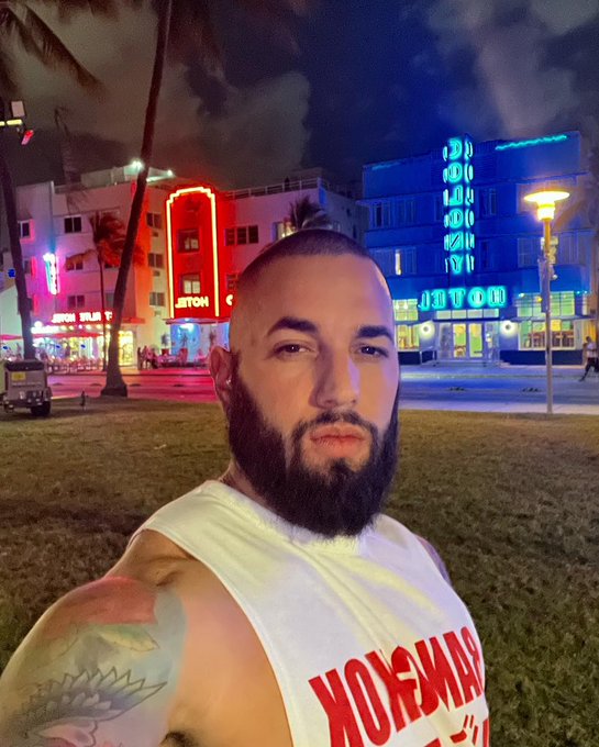 you&rsquo;re so art deco 🎵 https://t.co/bWMiXUeWlc<a href="/tag/mykonos"class="tags"><span>#mykonos</span></a>