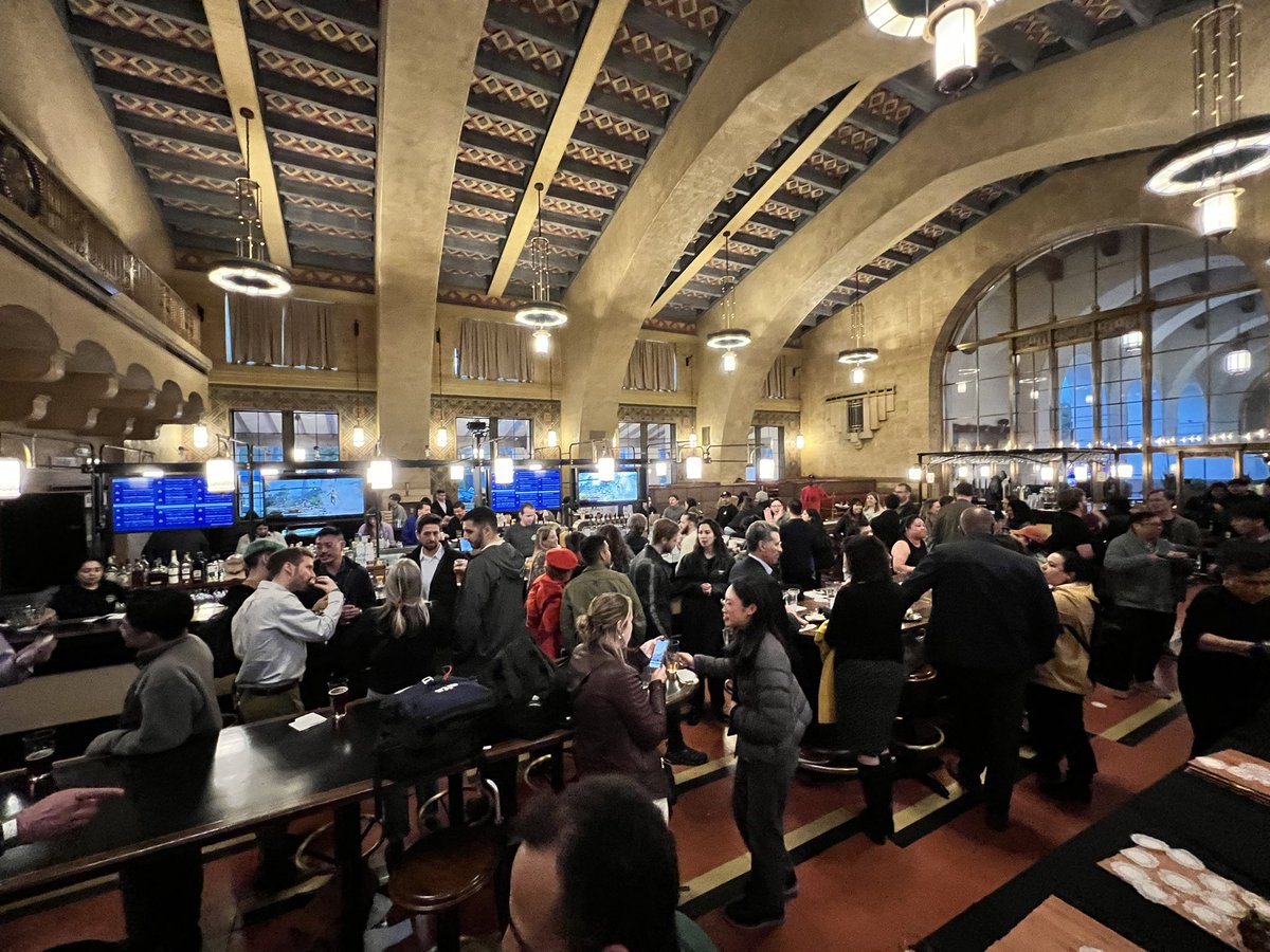 LosAngelesWalks's tweet image. Did you miss out on our last pedestrian 🚶‍♀️🚶🏽 Happy Hour? Fear not! Next Tuesday is the second happy hour in our series! This time, we're hosting at a friend's home in Mar Vista so be sure to get your tickets 🎟, which include free drinks + food! losangeleswalks.org/happyhours_rsvp