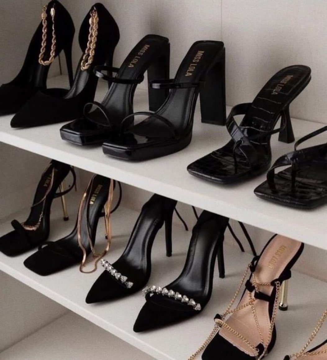 untitledallure's tweet photo. black heels ✨ https://t.co/oOF4y7wxJv