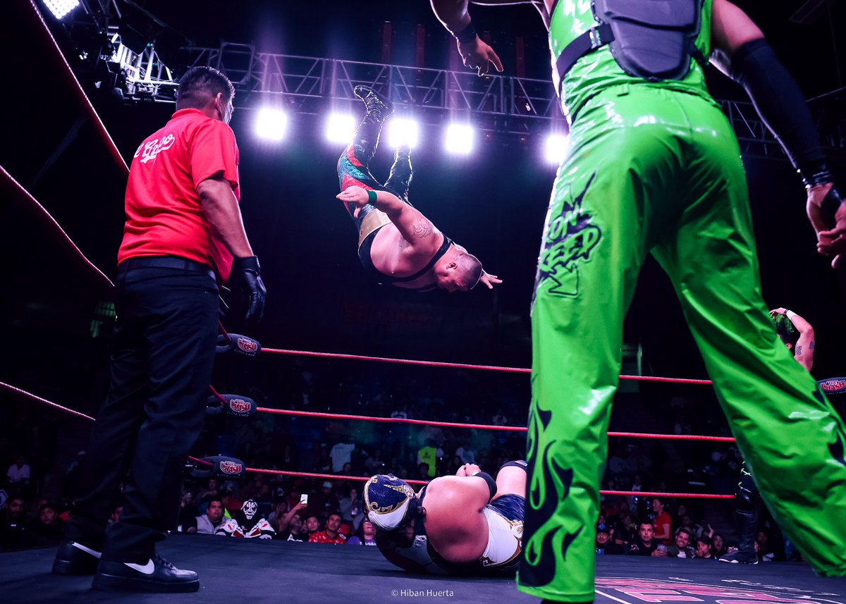 Gotta stay fly 💸 💸
@TheCrashLuchas 
📸 - @hee_bawn 

#LuchaLibre #lucha #indywrestling #Independent #heavyweight  #swantonbomb #fly #luchador