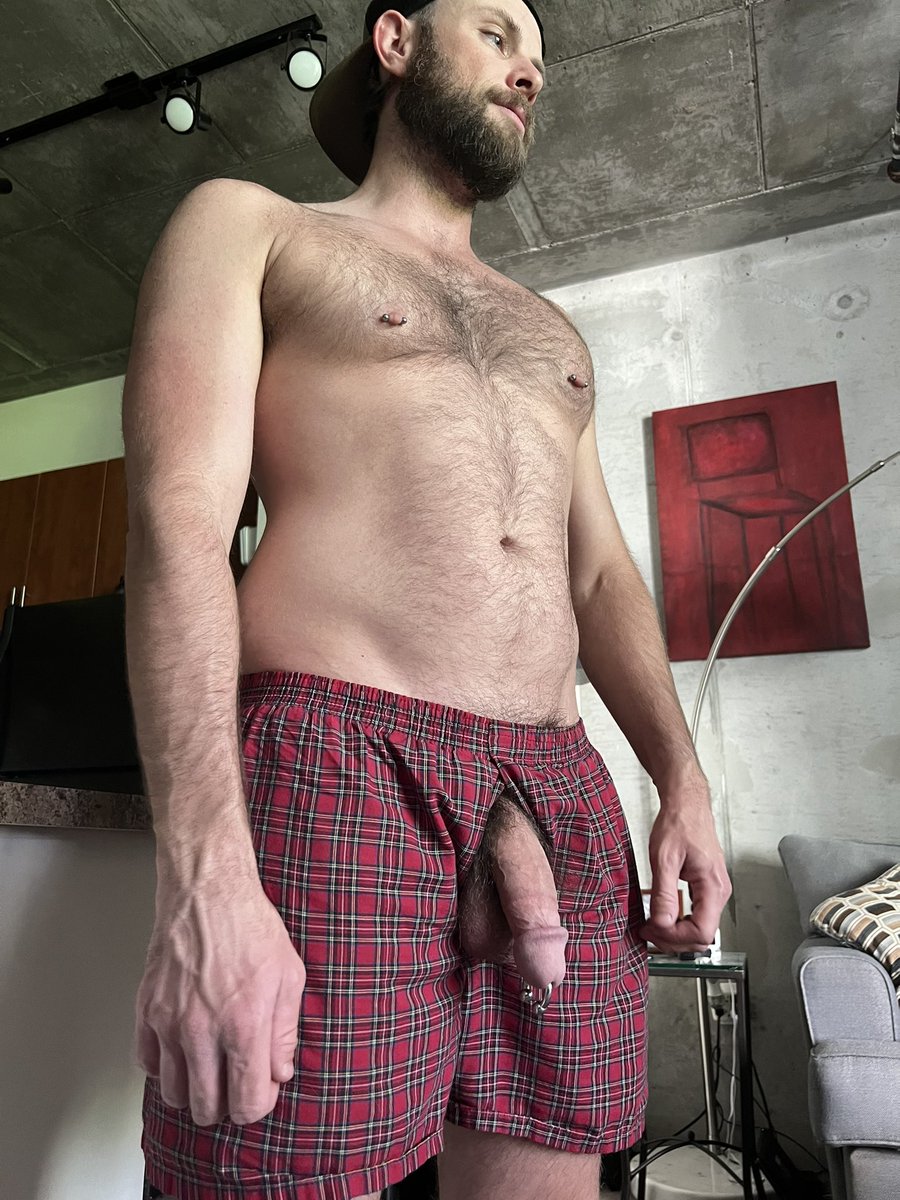 Hanging 🍆🍆🍆 onlyfans.com/kmsphx89