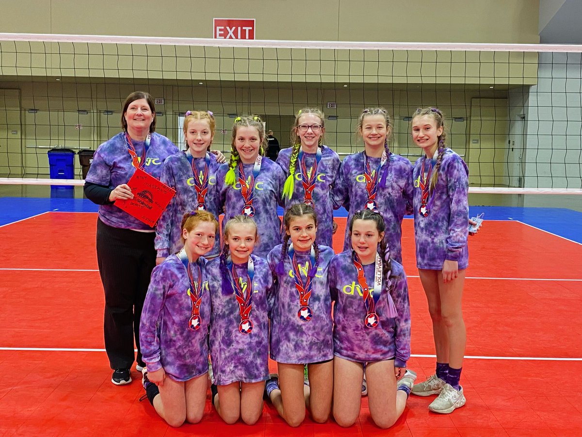 DVC_Defiance's tweet image. BIG NEWS from 12 Elite! They finished THIRD IN GOLD at OVRs this weekend! That represents 3rd place out of 324 teams (121 American level teams and 203 Regional) from Ohio, Northern Kentucky, and Western Pennsylvania. Amazing job!!! 🤩💜🏐