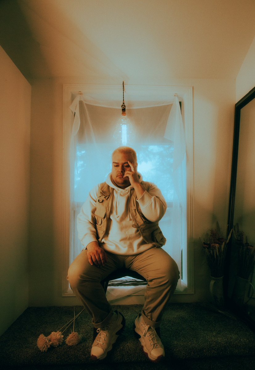 AzariahJordan's tweet photo. ob·ses·sion
/əbˈseSH(ə)n/

noun
1. the state of being obsessed with someone or something. 

    * an idea or thought that continually preoccupies or intrudes on a person's mind.

“FALL ASLEEP” coming 5/23.
Pre-Save now https://t.co/d3OlHdS1qS
