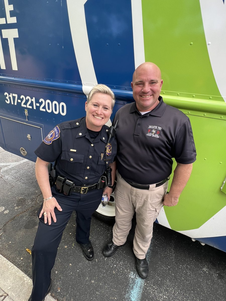 Decaturtwpfire's tweet photo. @IMPDnews MCAT and @impdsouthwest did an outstanding job coordinating the @drugfreedecatur Community Enhancement Walk! It was great to be with all of our partners distributing available resources to our community! #teamwork #IMPD #drugfreedecatur #decaturproud https://t.co/9oJ0fW1Y0X