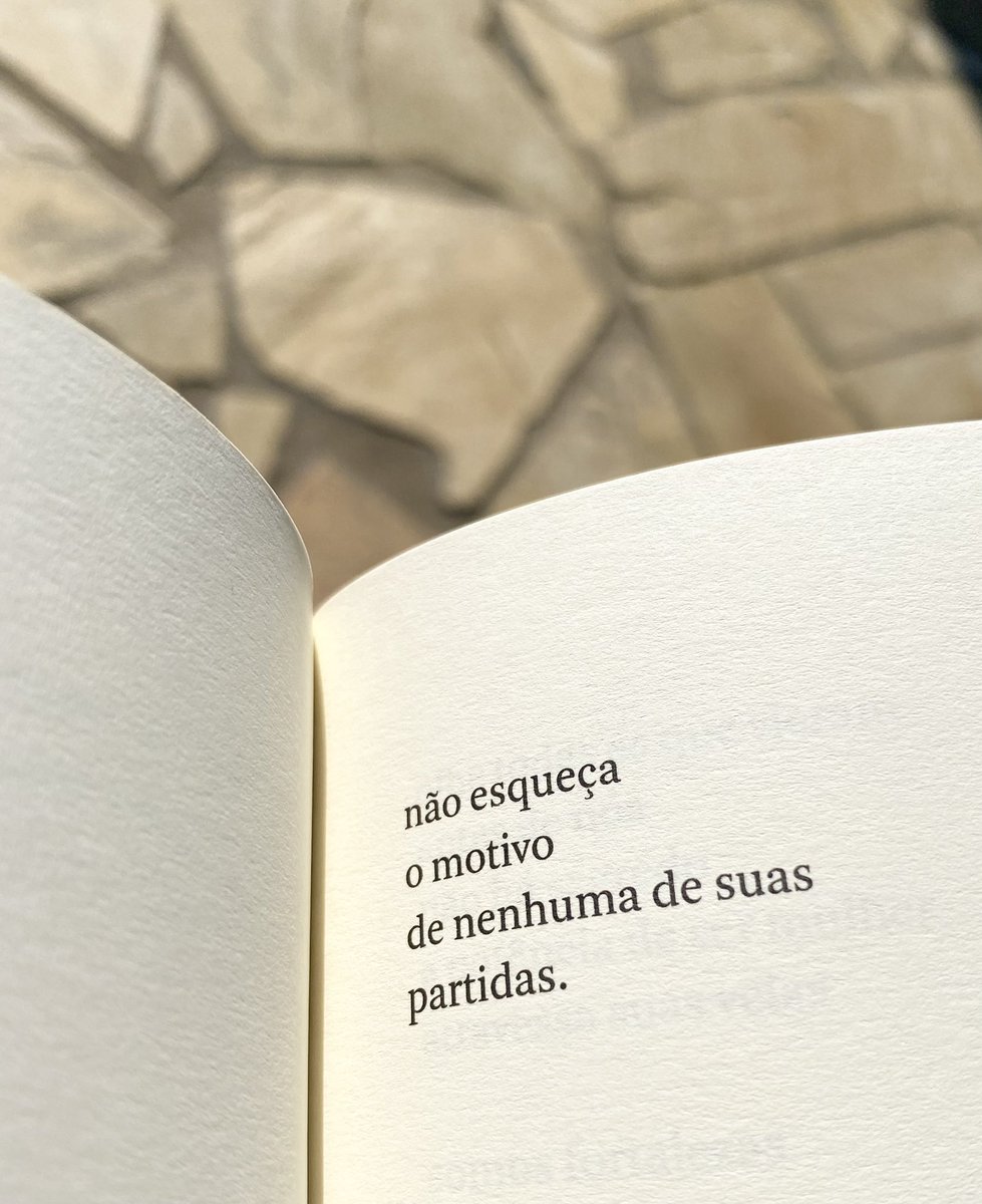do meu livro "tudo nela brilha e queima", disponível em todas as livrarias físicas e online. ❤️