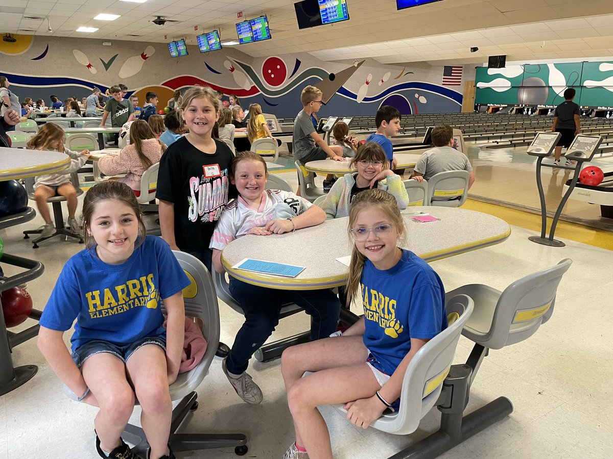 HarrisElem_Prin's tweet photo. Harris 3rd grade had so much fun spending time with our new friends from Weston. Thank you to the Harris PTO for sponsoring this. Get ready, GIS.  We are sending you some special students soon!  🎳 @GIS_Principal @WestonElem_Prin @GIS_AsstPrin @MrGilman_ 

#HarrisHappenings #1GC https://t.co/C7Xc1oAUgp