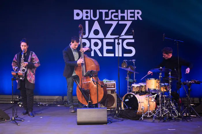 Citizenjazz: [AWARD] Deutscher Jazzpreis, à la cour du roi Ubu 
La cérémonie de remise des prix du jazz allemand a été un moment étonnant.

citizenjazz.com/Deutscher-Jazz… 
@jazzpreis