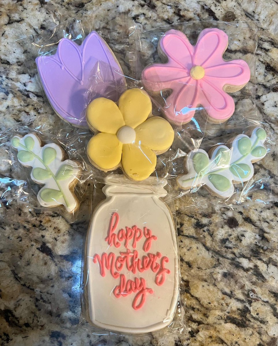 Mother’s Day Cookies 🤎

Hashtags 
#BlackOwnedBusiness #cookies #mothersday #soldout #locallysourced #sugarcookie #royalicing