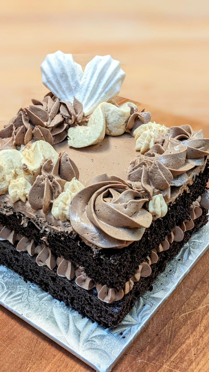 Happy Monday 👋👋

Our bakers are working on something special for Mother's Day ❤️ 

Order this chocolate espresso cake now by hopping on our online shop!

breadbyus.com
