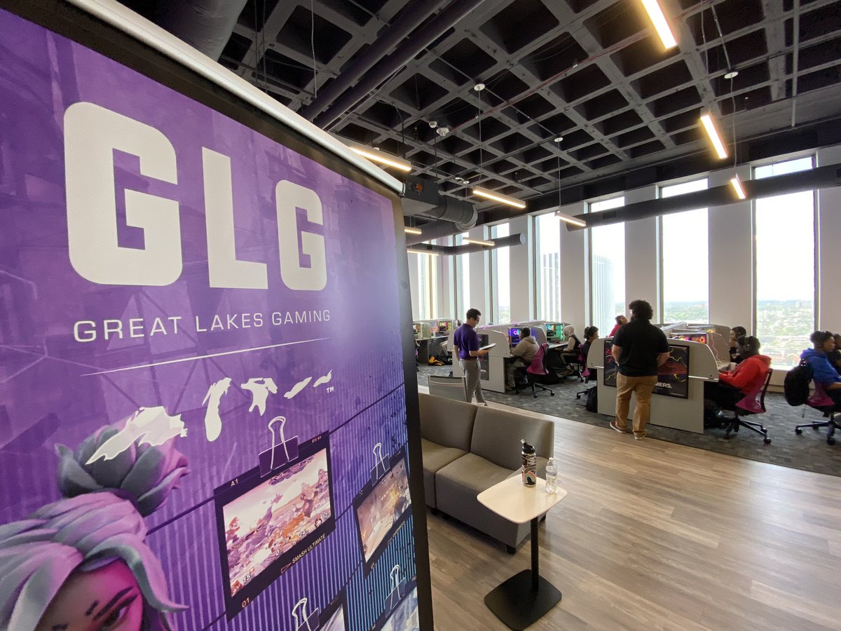 LosonROC's tweet photo. ESPORTS LOADING: @RCSDMonroe Lower students took a trip to @GLGamingLounges to test their @RocketLeague skills! @RCSDNYS #eSports #JewelOfTheCity https://t.co/lPE1mtxA7S