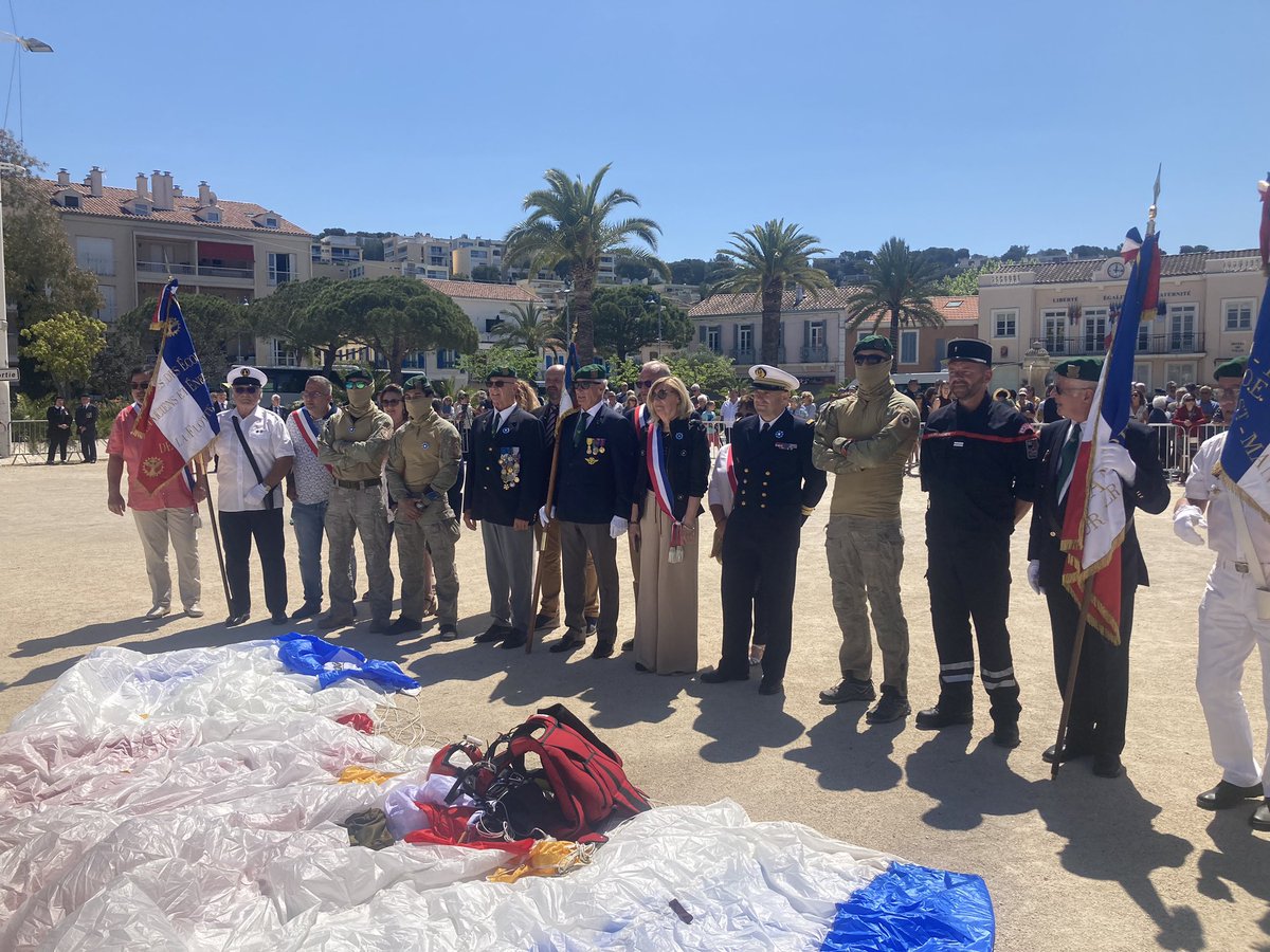 Mathey55's tweet photo. Commémoration du #8mai1945 ce matin à Saint Mandrier🇫🇷 https://t.co/F0tIeoIYfG