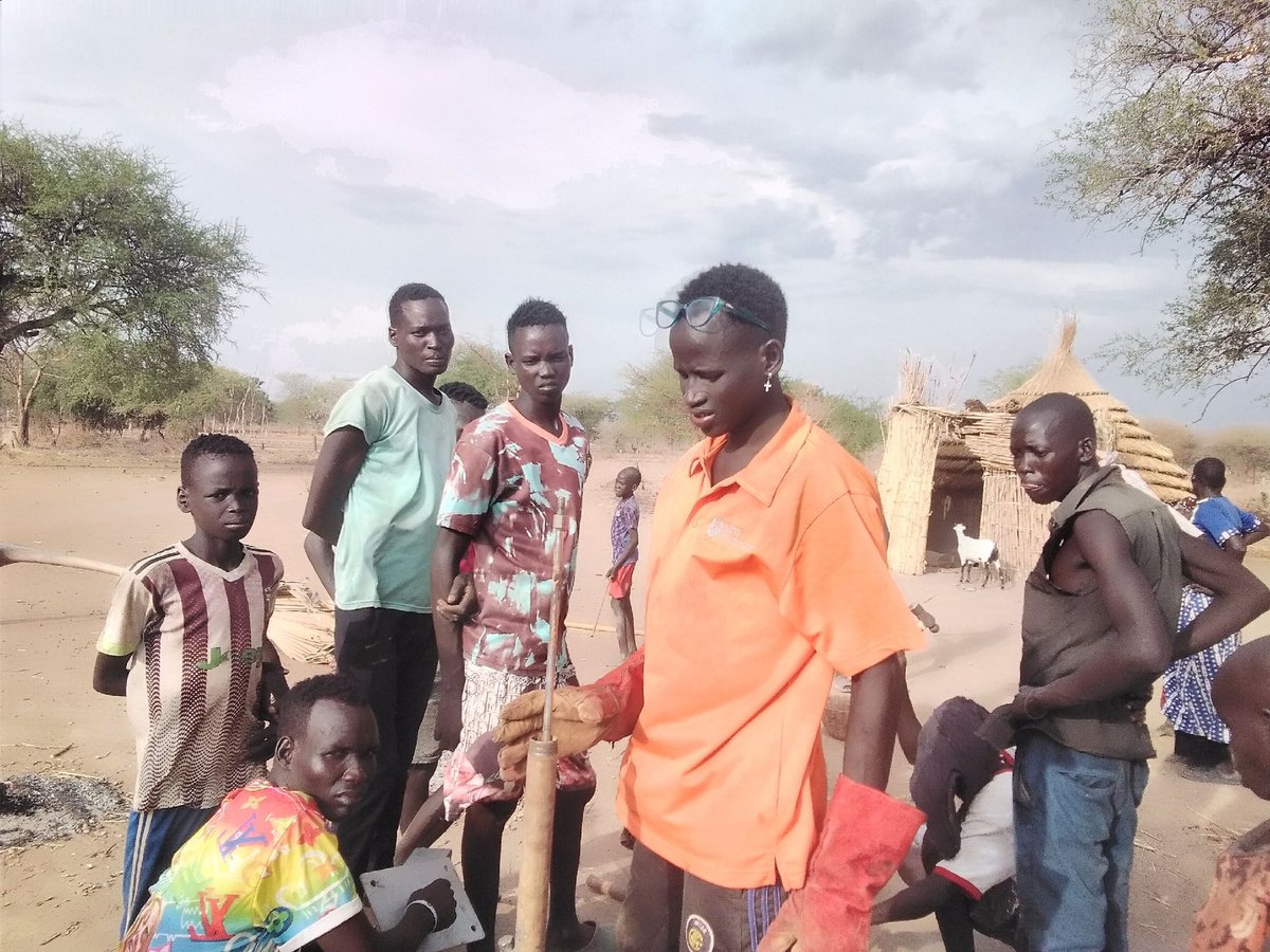 OneHeart1Lif3's tweet image. RT waterisbasic "While the new graduates are up and running, repairing wells in Aweil, our current women-led well-repair teams continue work in Warrap State at a steady pace!

#womenandwater #waterisbasic https://t.co/sfGNnxYN9z"