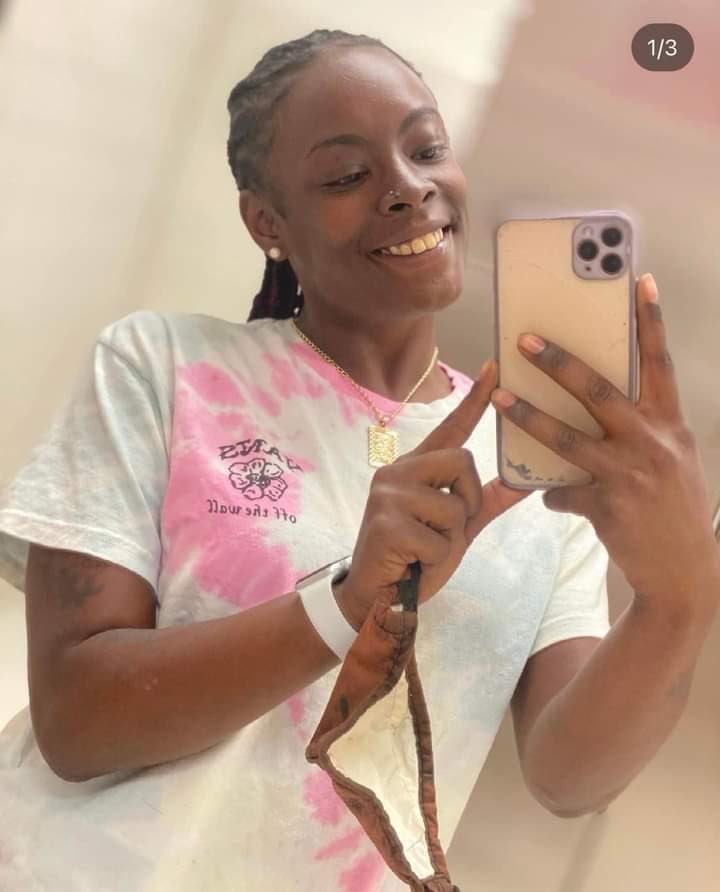 AnneSparaco's tweet photo. “She was my baby…”
Family and friends of 25-yr-old Tyosha Mitchell want justice after someone found the mother of two shot multiple times on the side of a Yorktown road.
@13NewsNow 

Photo: Patricia Troy https://t.co/DQ90Pcykf8
