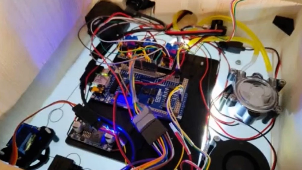 .<a href="/FiloConnesso/">Filo Connesso</a>'s Pierluigi Luciano describes Terra, a smart terrarium powered by the new GIGA R1 WiFi: youtu.be/GVeAf2BKuE8