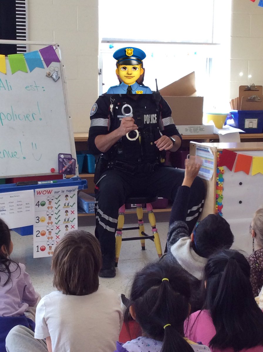 MmePletsch's tweet photo. Une after visite spéciale! Un papa qui est un policies est venu nous parlé! He showed us all his tools and told us all about what un policier does!👮‍♂️🚓 https://t.co/R4JwbeAKlp