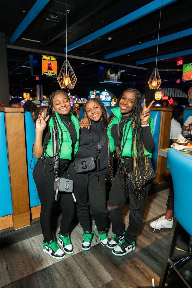 t_tamirah's tweet photo. i hated new york sorry cousins ! https://t.co/fAWd3rfljT