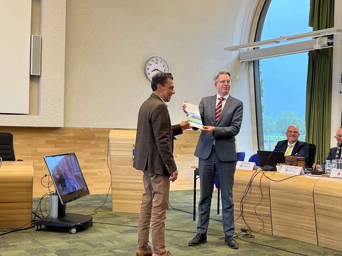 De profielschets voor een nieuwe burgemeester voor <a href="/Midden_Delfland/">Gemeente Midden-Delfland</a> is zojuist overhandigd aan <a href="/JaapSmitCdK/">Jaap Smit</a> van <a href="/zuid_holland/">Provincie Zuid-Holland</a>. Laat de kandidaten maar komen!