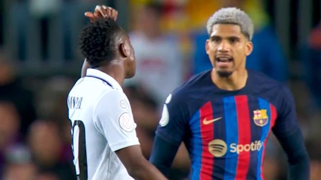 Ayer odié a Vinicius.

Hoy odio a Vinicius.

Mañana odiaré a Vinicius.
