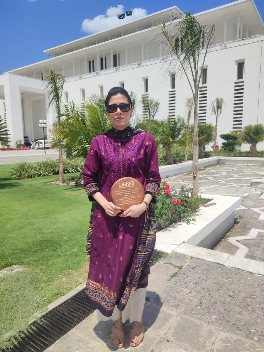 SMSPPakistan's tweet image. AlhamdoLillah, received the Achievement Shield today from the President of Pakistan, Dr. Arif Alvi at Aiwan-e-Sadr Islamabad. Cannot thank Allah enough for His blessings.
.
#smspp #smsppakistan #nhsd #humanitrianachievement #achievementshield