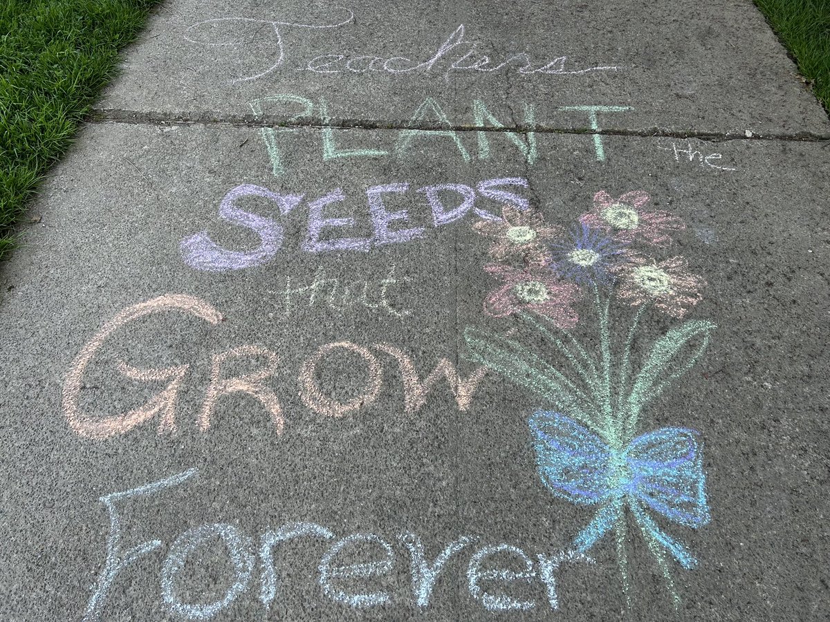GlencoePta's tweet photo. It’s staff appreciation week and at Glencoe we are ready for a week of thanking and appreciating an amazing staff!! First up, sweet chalk drawings as staff arrived this morning ❤️ @PPSConnect https://t.co/4V5ybsK0kC