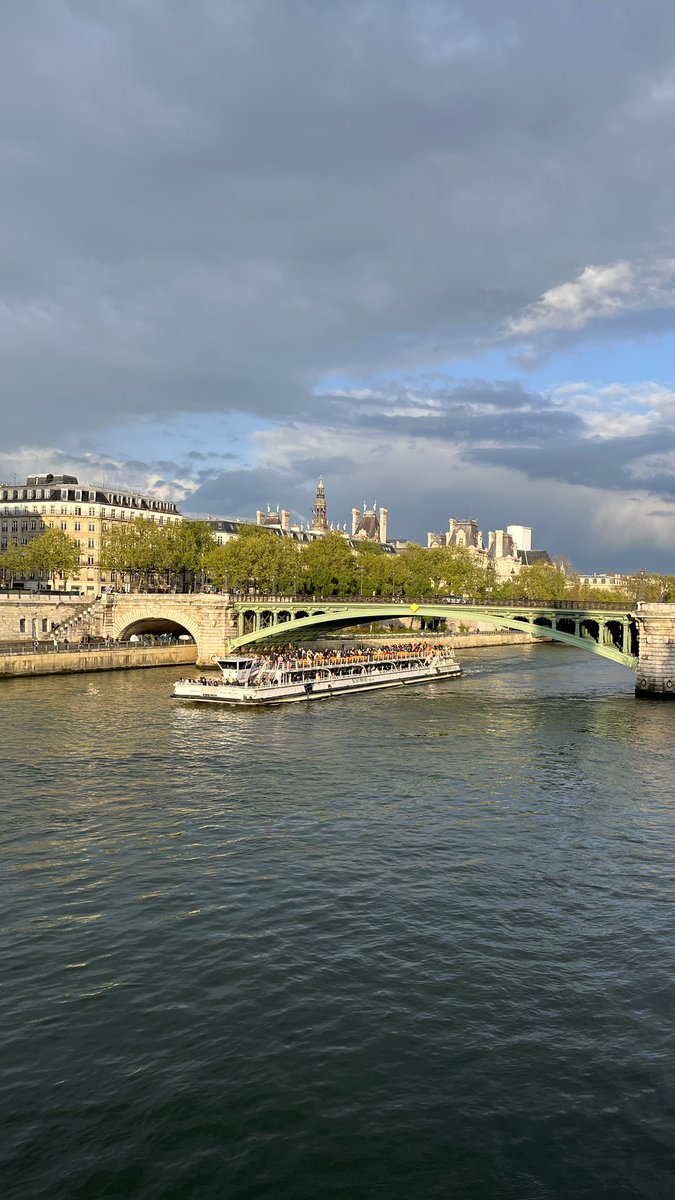 HasnaaChettou's tweet photo. Paris 🇫🇷 https://t.co/caPVYlJX0r