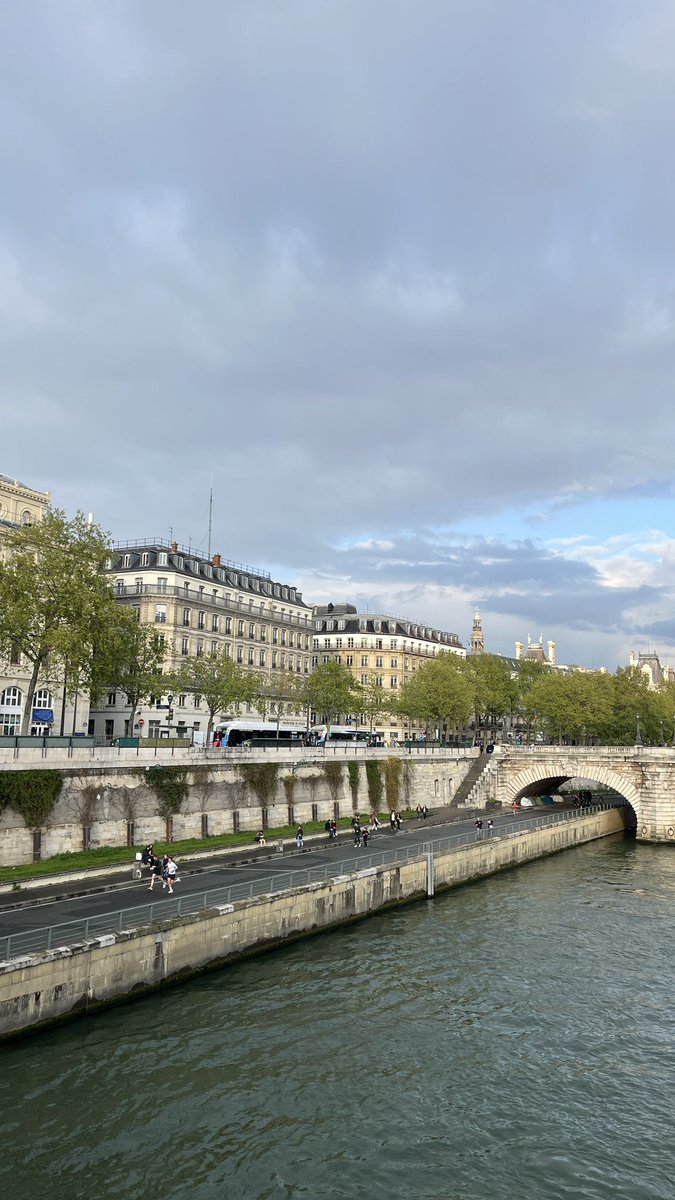 HasnaaChettou's tweet photo. Paris 🇫🇷 https://t.co/caPVYlJX0r