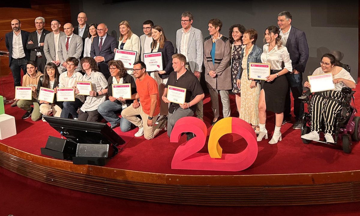 Lourdes Martinez -Bodegas Familia Martínez Zabala- y Chubby Apps, premios Álava Emprende 2023

<a href="/alavaemprende/">Alava Emprende</a> 
<a href="/bodegasfaustino/">Bodegas Faustino</a> 

noticiasderioja.com/2023/05/08/lou…