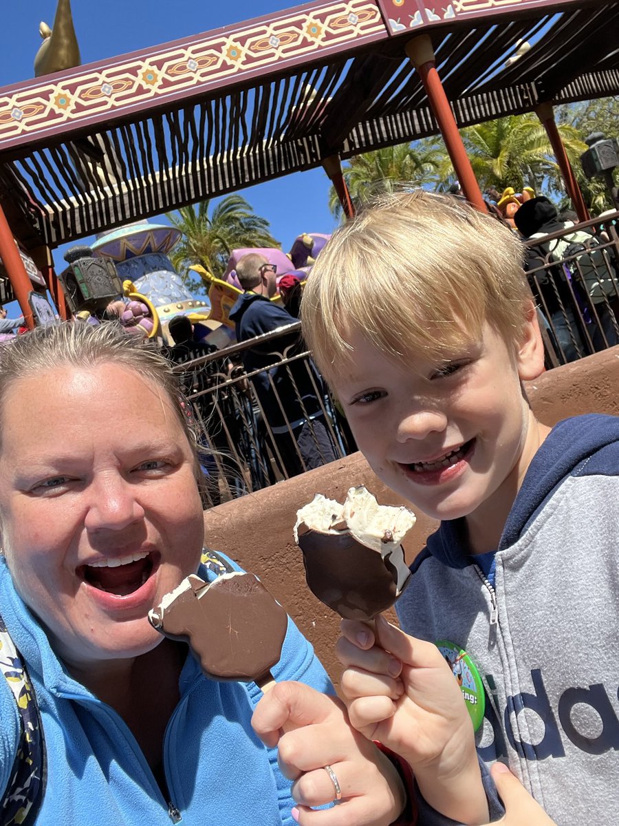 wishwithsara's tweet photo. Thank you @WaltDisneyWorld for bringing back the DINING PLAN for 2024!!!! My clients are STOKED!!!!! @Disney @DisneyParks #CallMeToBook https://t.co/abmlwQ1sos