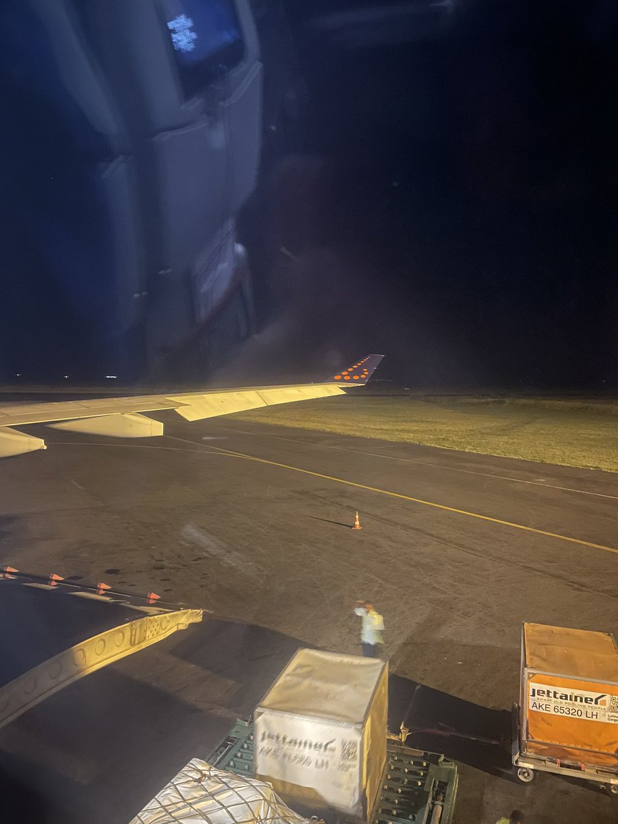 Haciendo escala en #Burundi 🇧🇮, el país más pobre del mundo, después de cruzar el ecuador por primera vez.