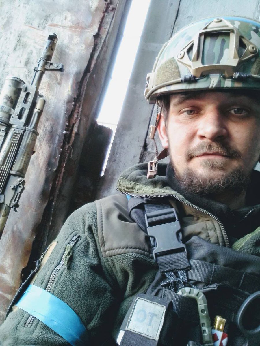 APolux's tweet photo. Hey @TwitterSupport @elonmusk  why did you block @daniil_donetsk
account? 
He is a hero. Ukrainian policeman, defender of Mariupol, victim of Russian subhumans. you want to hide Russian crimes? like to watch how genocide is happening online? https://t.co/3IASBWDlBF