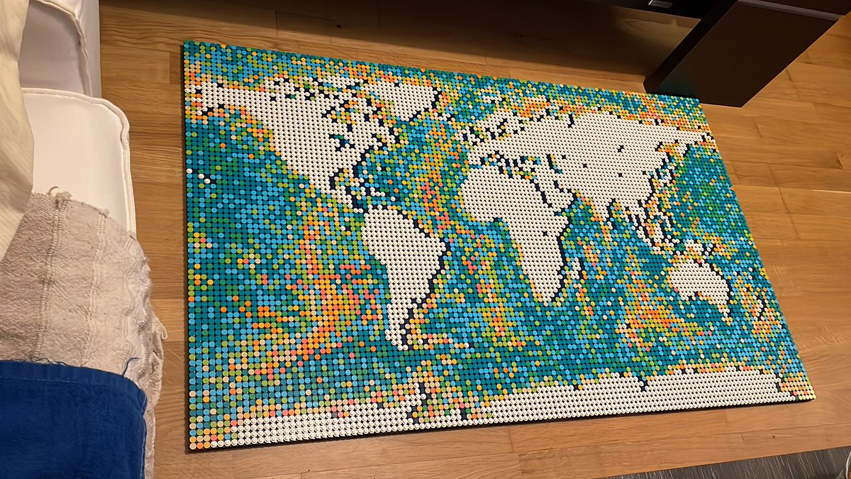 othvampire's tweet photo. Et voilà !!!!! In two days ( between baking macaroons) #LEGO @LEGO_Group #MapWorld https://t.co/rxsJy6Xu3l