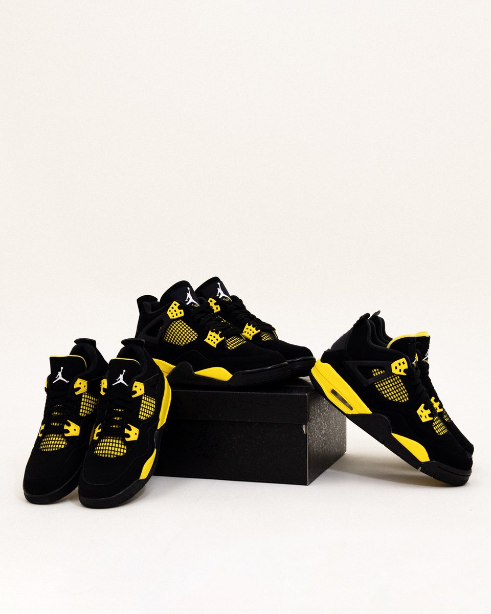 topsnbottomsusa's tweet photo. Lightning strikes the family with the Air Jordan 4 Thunder collection ⚡️
#AirJordan4 #ThunderCollection #FamilyKicks #SneakerAddict #Sneakerheads #topsandbottoms https://t.co/Y8gBIiiXUp