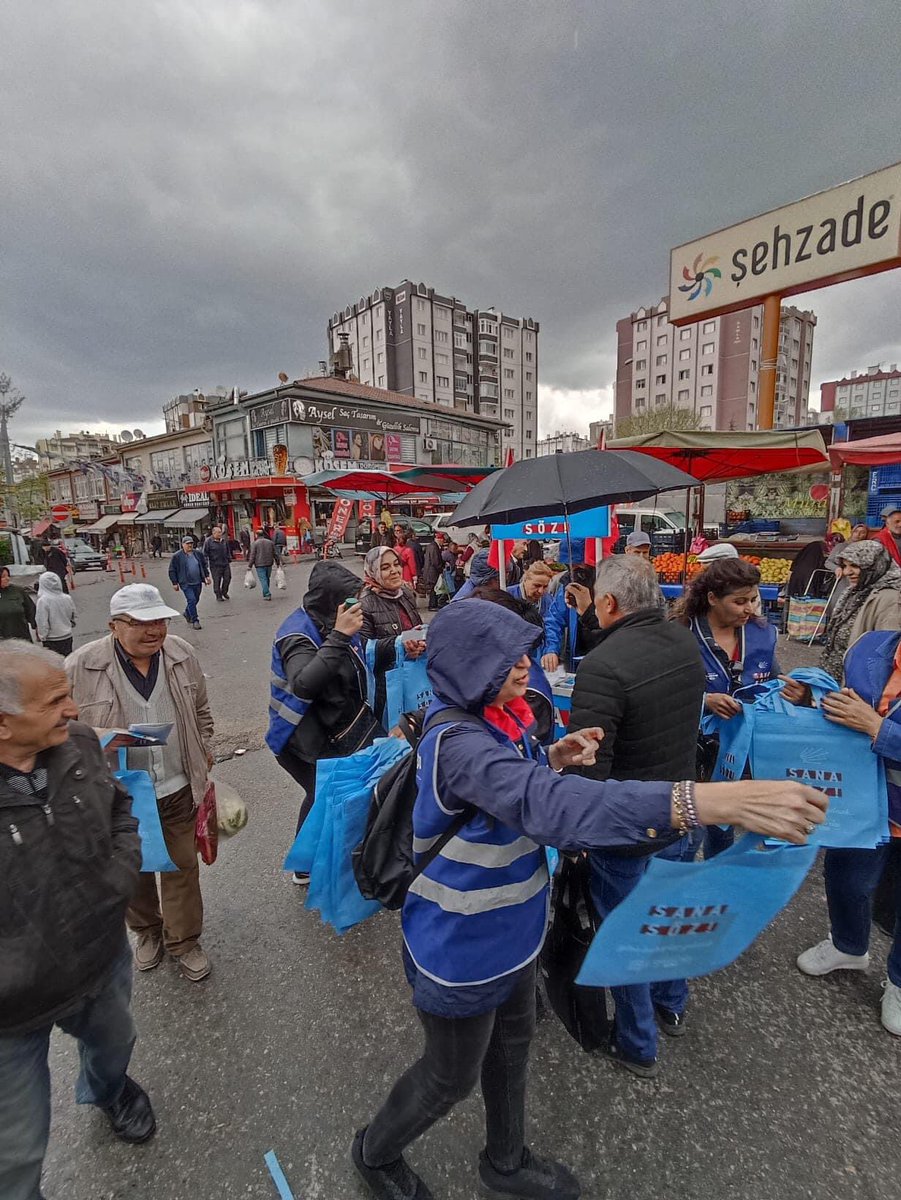 chpkayserikadin's tweet image. Türkiye'de #UmuduTaşı kampanyamız hız kesmeden devam ediyor. Bu yıl bahar tüm sevinciyle geliyor.
Kadın Kollarımız #AileDestekleriSigortası’nı #İldem'de vatandaşlarımızla paylaştı.
@CHPKadinKolu @herkesicinCHP