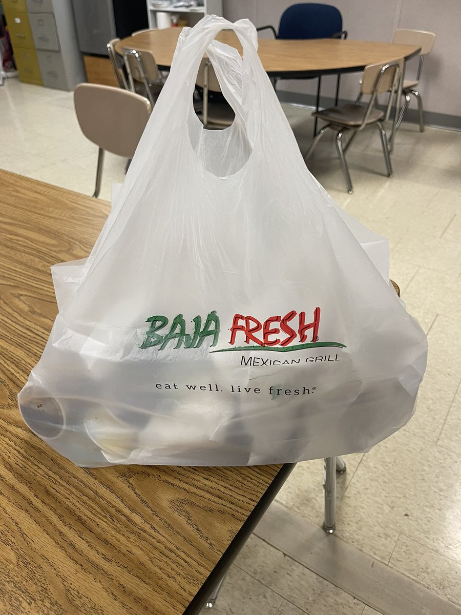 SlpThoman's tweet image. And a huge shout out to our local @CrumblCookies and @BajaFresh for supplying us with some fun snacks and treats to raffle off to our teams today!  Thank you for supporting our staff. Congrats to 1st gr, 3rd gr, 4th gr, ELD and our admin/office team!!