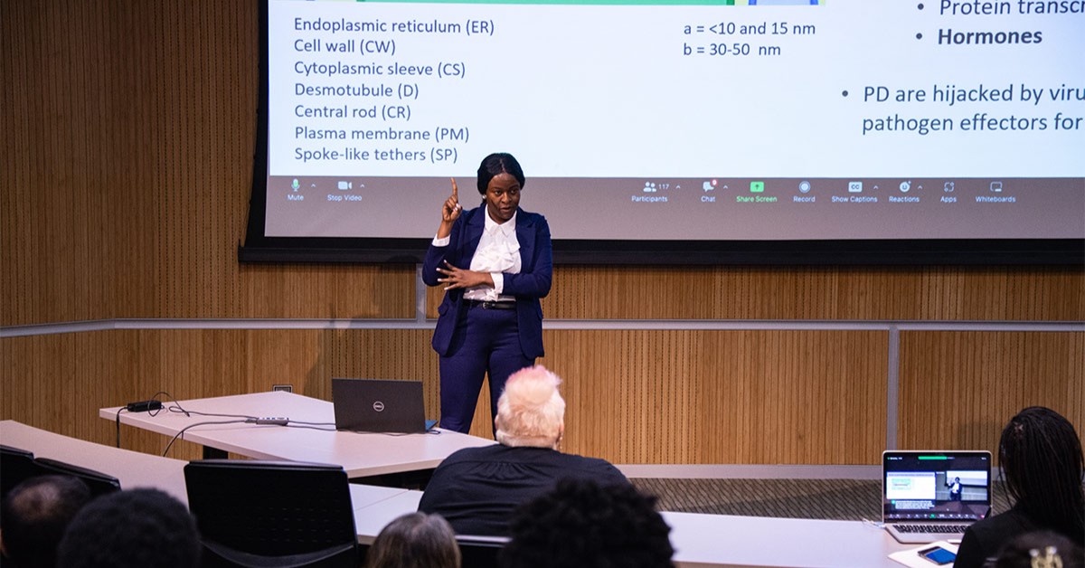 🎉 Congratulations to @DeafScientist Dr. Amie Fornah Sankoh on an incredible accomplishment! You make all of us at the Danforth Center proud! loom.ly/bSFuUm8