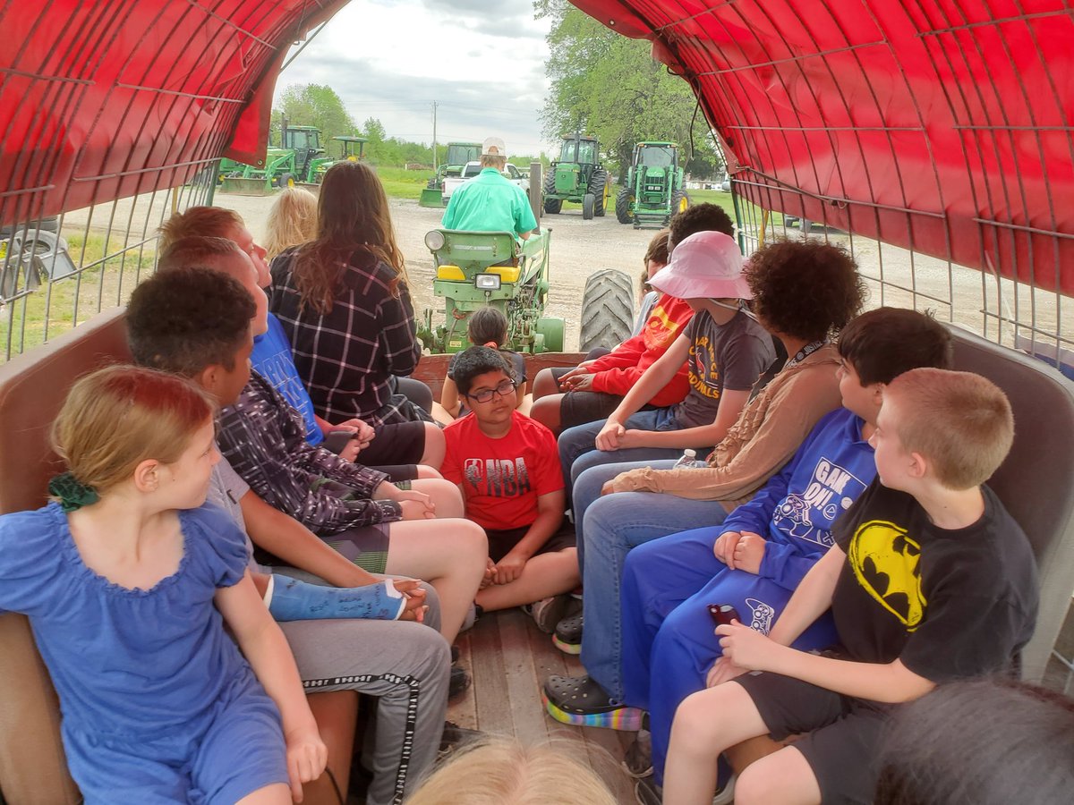 MrsHickcox5's tweet image. Today we did visited Greg Buckman Farms in Hallsville! It was so cool to learn how a cattle farm runs. #CREateleaders #cpsbest #cpsscience