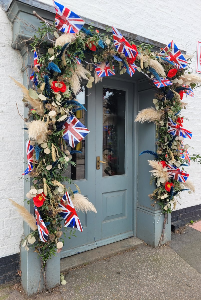 An adorable post box topper in Histon and a lovely display at Gin House Flowers in the high street. #crafters #CoronationWeekend #flowerdisplay