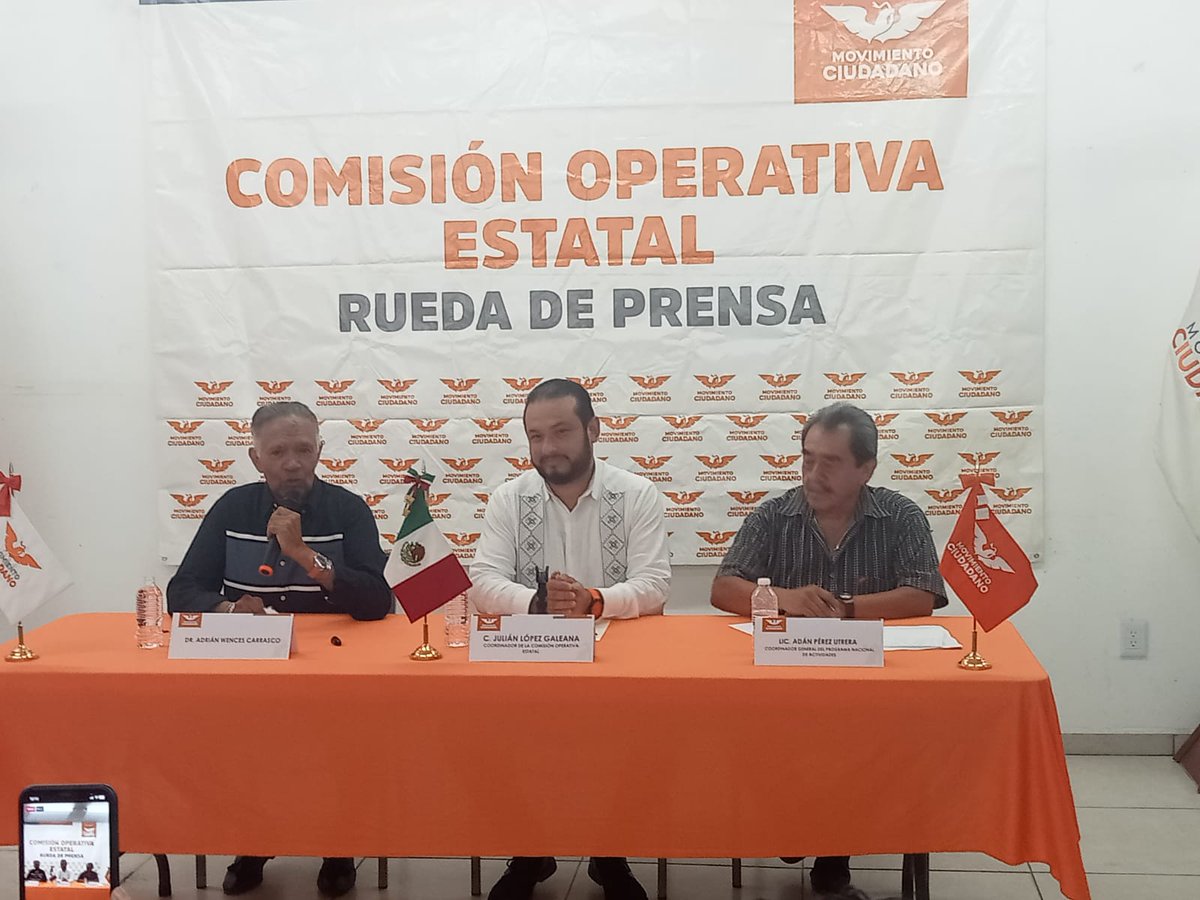 En éste momento, se realiza conferencia de prensa de Movimiento Ciudadano Guerrero, en el auditorio de la oficina estatal, dónde se tomará protesta al nuevo Coordinador del Partido en Guerrero, el Lic. Julian López Galeana. Felicidades lider Julián, el reto es grande pero puedes