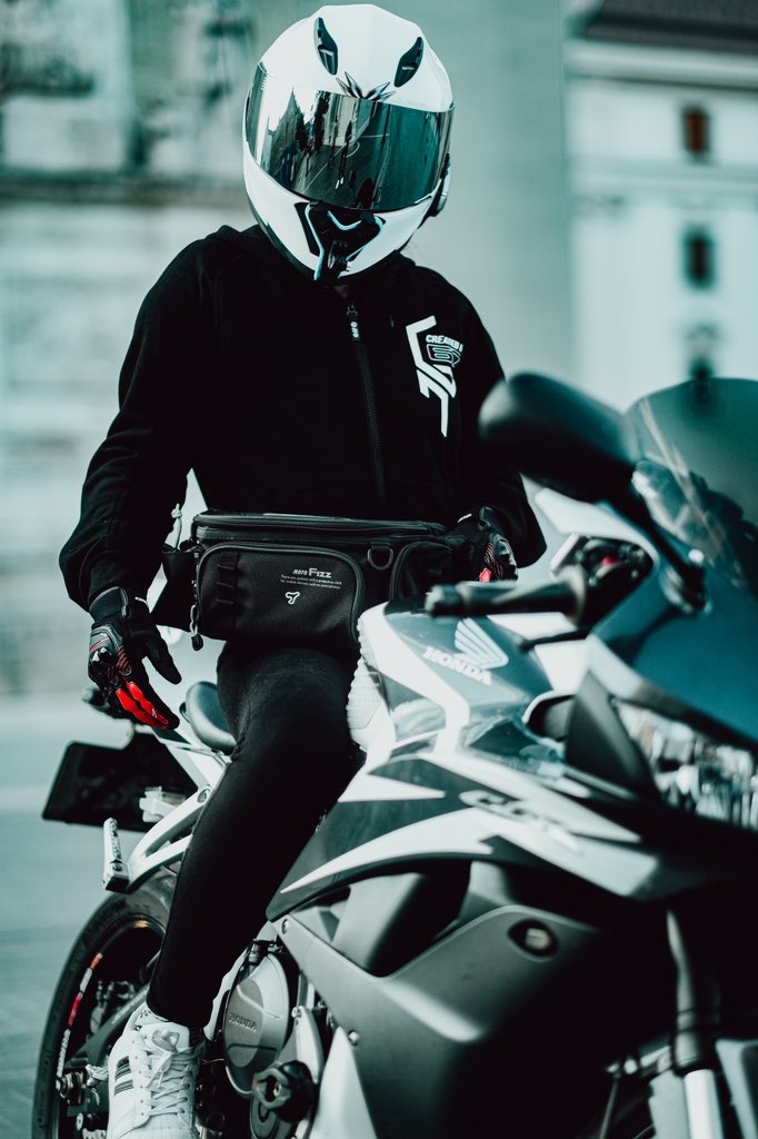 ryouennn's tweet photo. 🇭🇺🏍️💨
#motorbike 
#motogirl #HondaRacing 
#バイク女子 #バイクのある生活 
#ヨーロッパ生活 https://t.co/x4V8n6mTpb