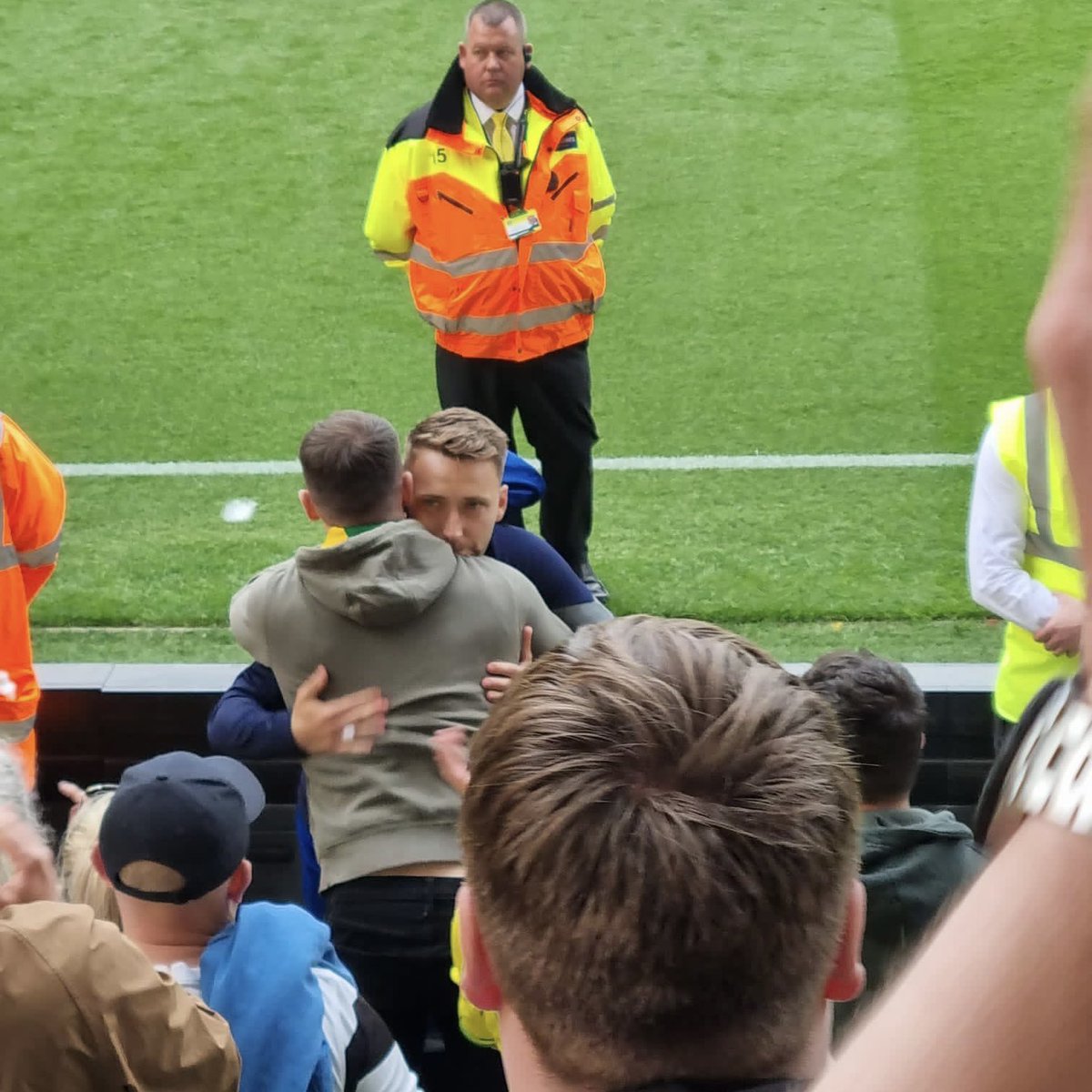 ChrisReevo's tweet photo. He never gives the ball awayyyy 🎶

But he gives his shirt away! 🤝

@TomTrybull 🫂

Always welcome back at #NCFC 💛 https://t.co/1xkHA5ZwrG