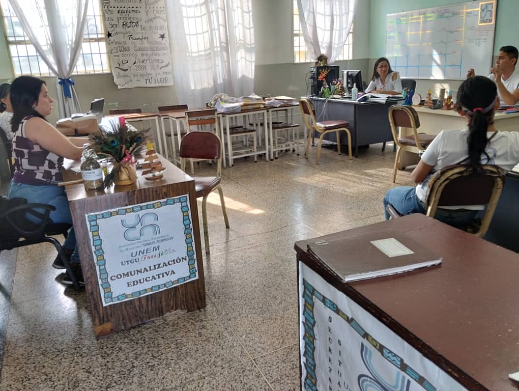 #Entérate 📣|| La #UTGUTrujillo desarrolló el taller de "Proceso de Designación de Responsables de las Unidades Territoriales de Gestión Universitaria", con el propósito de generar los mayores aportes académicos.
#ConMaduroMásCerca 
<a href="/NicolasMaduro/">Nicolás Maduro</a> 
<a href="/_LaAvanzadora/">Yelitze Santaella</a>
@MPPEDUCACION