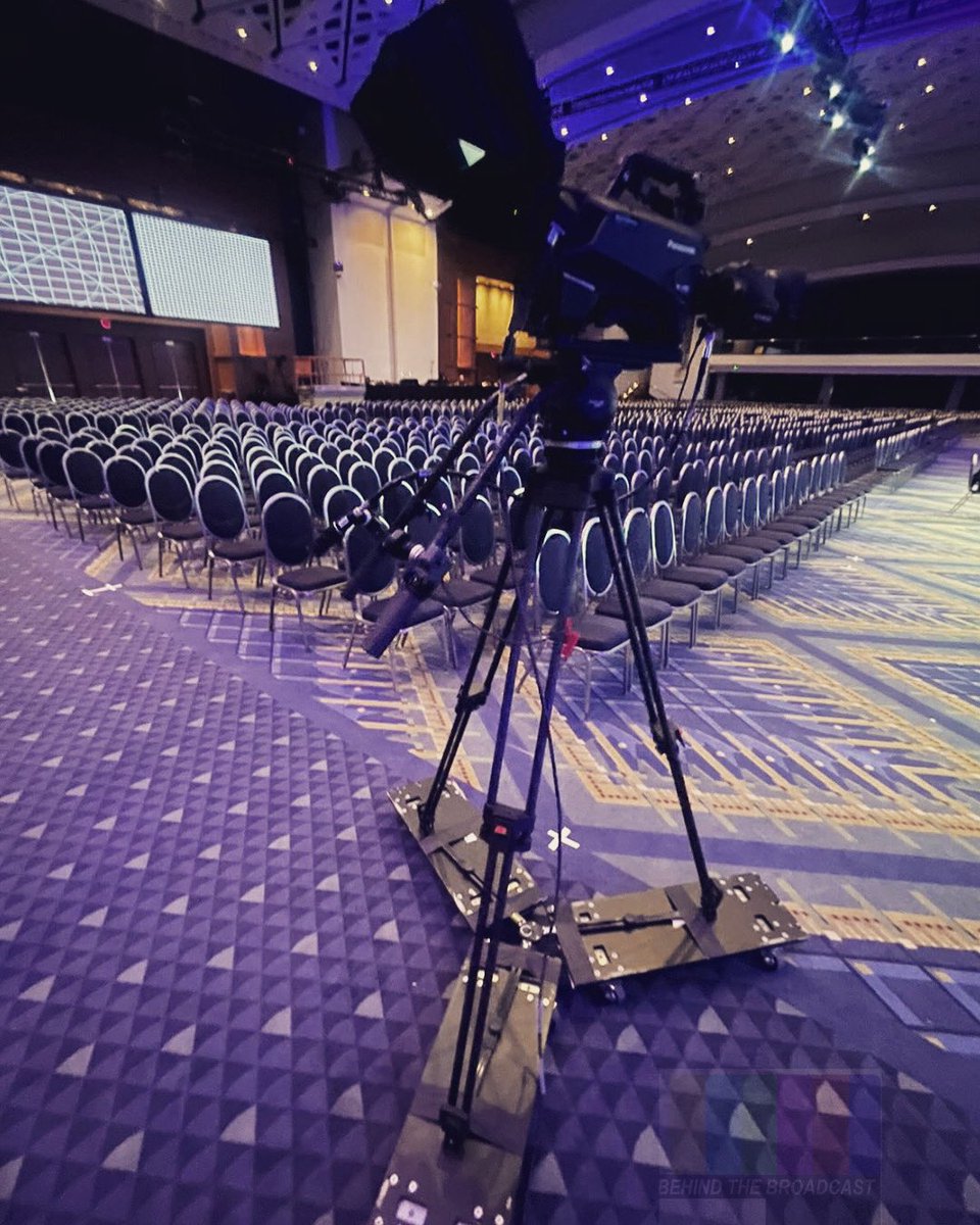 UniteTheNetwork's tweet photo. When the rental company forgets the tri-pod dolly “skates” speaker wheels will have to do.  @shittyrigs 

📸 @whoop_dawg 
👉 @behindthebroadcast 

✔️ DM or Tag us to be featured 

#behindthebroadcast #btb #networkyournetwork #unitethenetwork #shittyrigs #tripod #makeshift https://t.co/JoHMRUD5b9