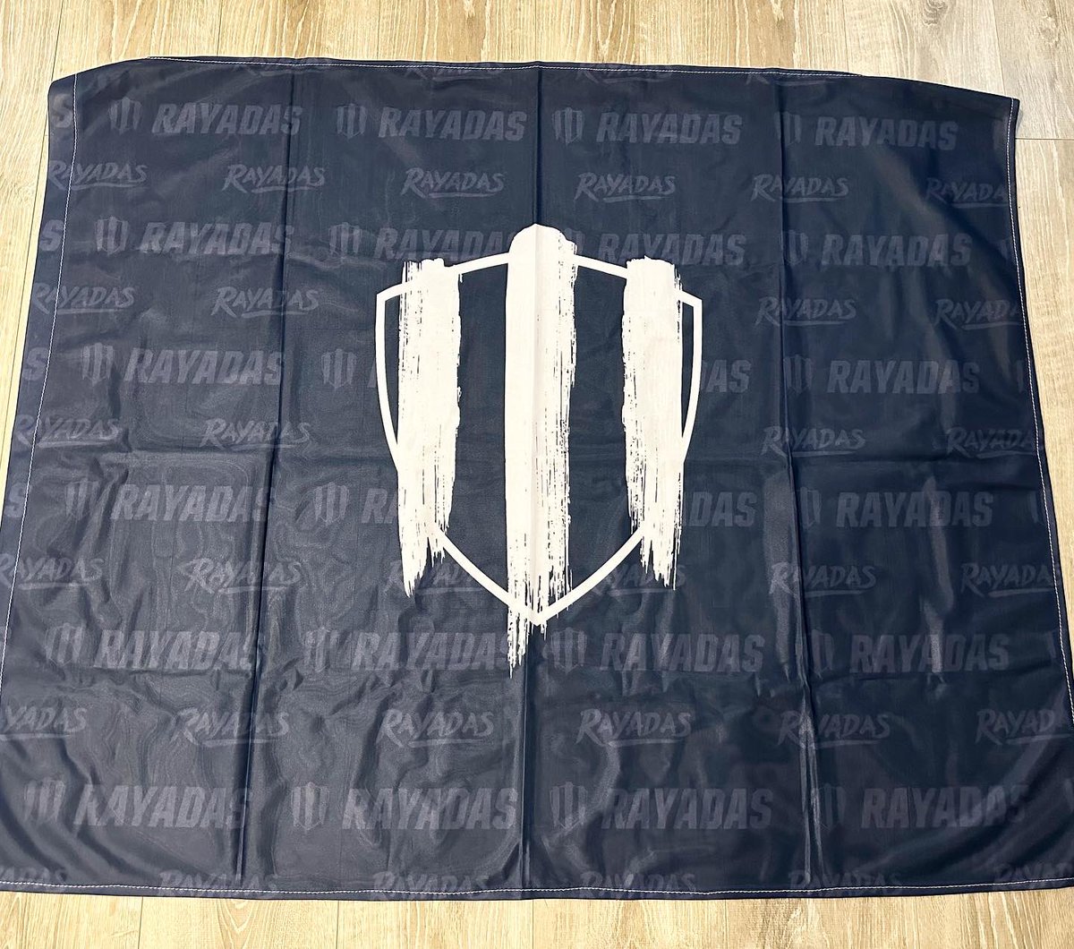 yarairuegas's tweet photo. Tengo estas últimas banderas a $500 pesos cada una.

Medida: 1.00 x 1.60 medida reglamentaria del club.

Con tipo de tela de mucha calidad. Como las que se venden en la tienda del estadio, pero estas son más grandes.

Aprovechen, son las últimas con esta medida. https://t.co/4gcLe6yMag