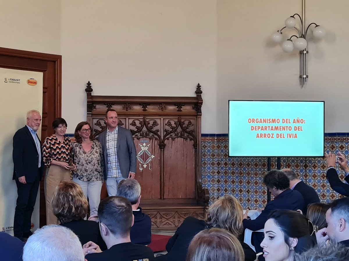 comoju's tweet photo. PREMIOS ESPECIALES 2023 #Wikipaella
* Especial cocinera: Josefa Navarro (rest. Paco Gandia)
* Premio a la Innovación: El Paeller 
* Premio Institución: Departamento Arroz IVIA
* Premio producto: La Escarola
#LExquisitMediterrani #DeliciousValencia https://t.co/rj9kAKmARt