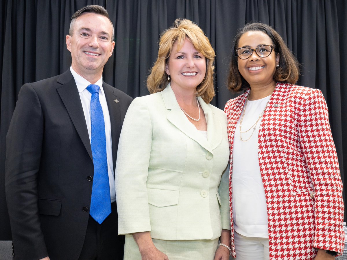 Dr. Charles Taylor tweet media