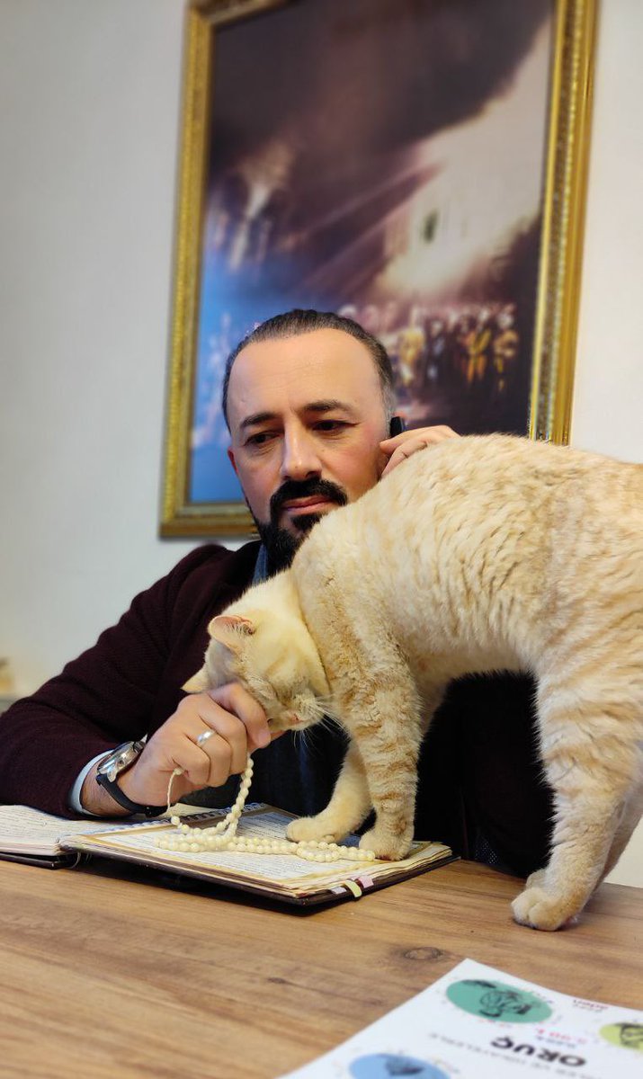 hafizmustafaefe's tweet photo. "Kedilerin, köpeklerin kuyruğunu çekmeyen, karınca yuvalarına basmayan, çiçekleri ezmeyen, ağlayan arkadaşına sarılıp, neyin var diye soran, düşen arkadaşını kaldıran, sevgiyi hissetmeyi ve hissettirmeyi bilen çocuklar büyütün!" frida kahlo https://t.co/BZHvAToV7U