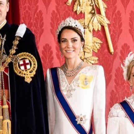 That’s more like it! #royal #royalfamily #royalcouple #princewilliam #katemiddleton #royals #britishroyalfamily #queen #britishroyals #queenelizabeth #tiara #diamond #royaljewels #europeanroyals #europeanroyalty
#crown #crownjewels #jewellery #finejewell… instagr.am/p/Cr_eWNmI4JR/